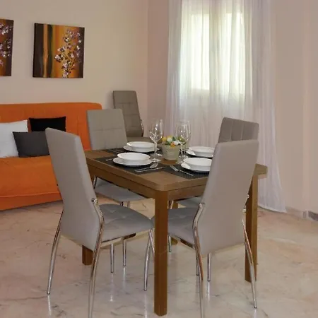 Apartment Casa Patio Palmeras 2 *